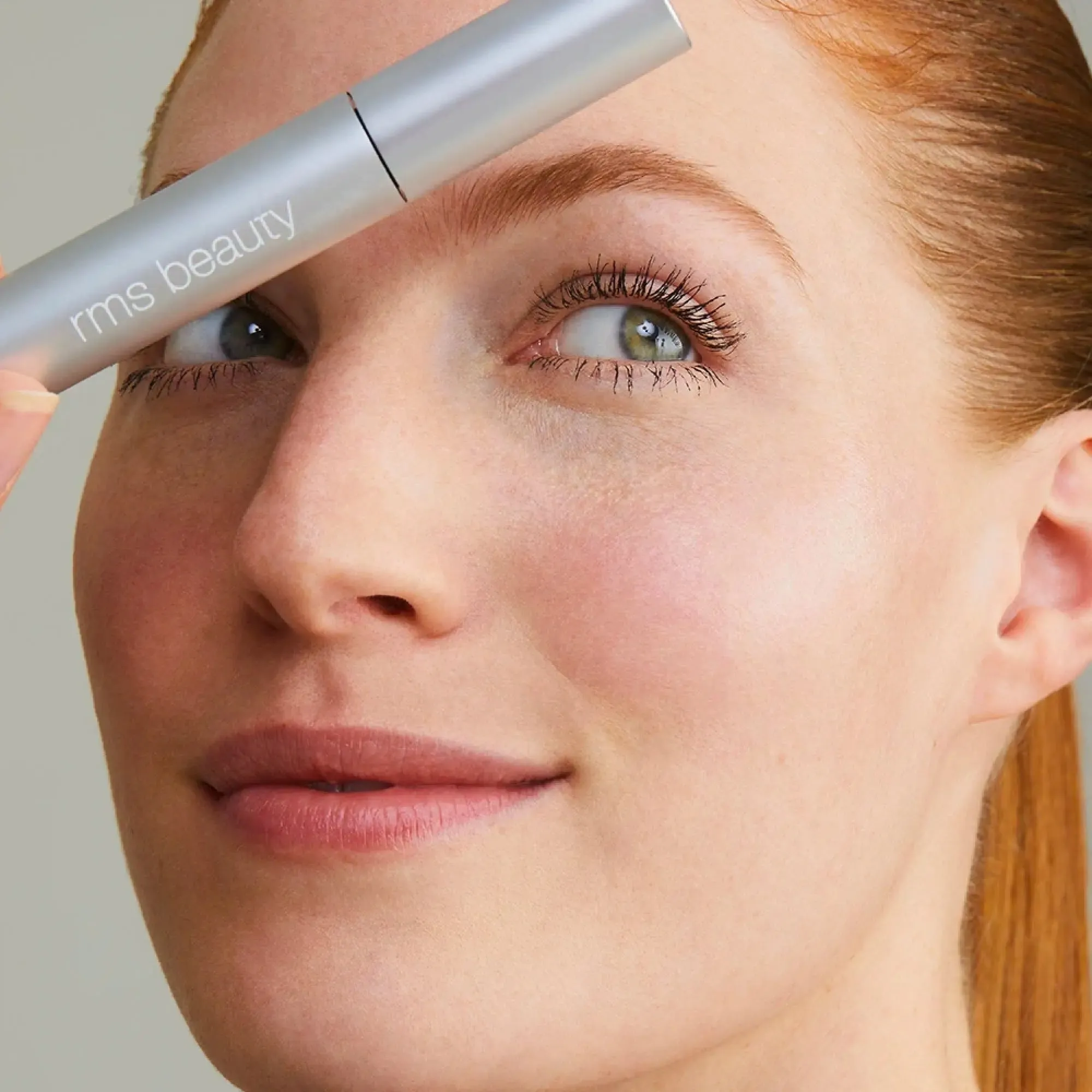 Straight Up™ Volumizing Peptide Mascara
